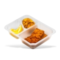 Pojemnik zgrzewu DUAL CORNER FREE METROOMILK w kolorze przezroczystym, podzielony na 3 komory. W jednej komorze kawałki smażonego mięsa, w drugiej pieczone ziemniaki, a w trzeciej plasterek cytryny. Wymiary: 227x178x50 mm.