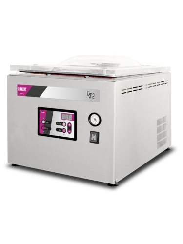 Pakowarka próżniowa LERICA C312 w metalowej obudowie. Przedni panel z wyświetlaczem cyfrowym i przyciskami sterującymi w kolorze różowym. Widoczny manometr oraz wentylacja z boku. Produkt ustawiony na twardej powierzchni.