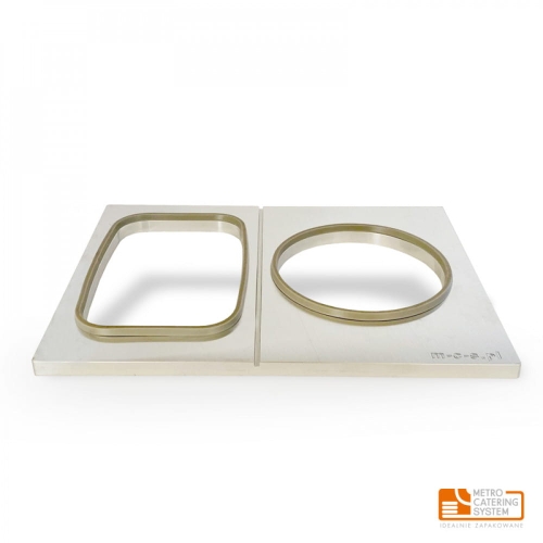 Matryca do zgrzewarek METROOPACK na 1 miskę i 1 pojemnik, wykonana ze stali nierdzewnej. Posiada prostokątną i okrągłą ramkę. Ułożona na płaskiej powierzchni, na białym tle, bez dodatkowych akcesoriów.